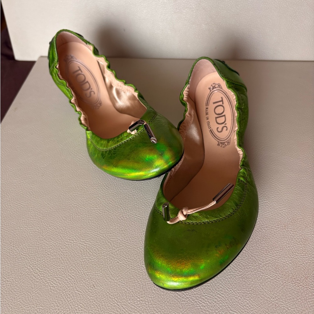 Authentic TOD’S metallic green leather ballet flats – made in Italy 🇮🇹